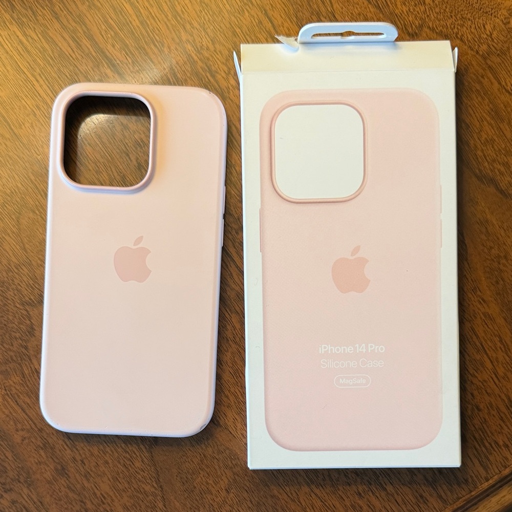 Apple iPhone 14 Pro Silicone Cover - Soft Pink